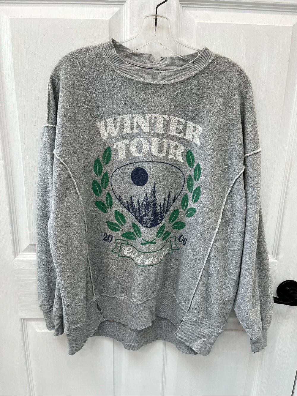 Aerie The Chill Crew Gray Graphic Sweatshirt Medium Winter Tour Oversized Cozy